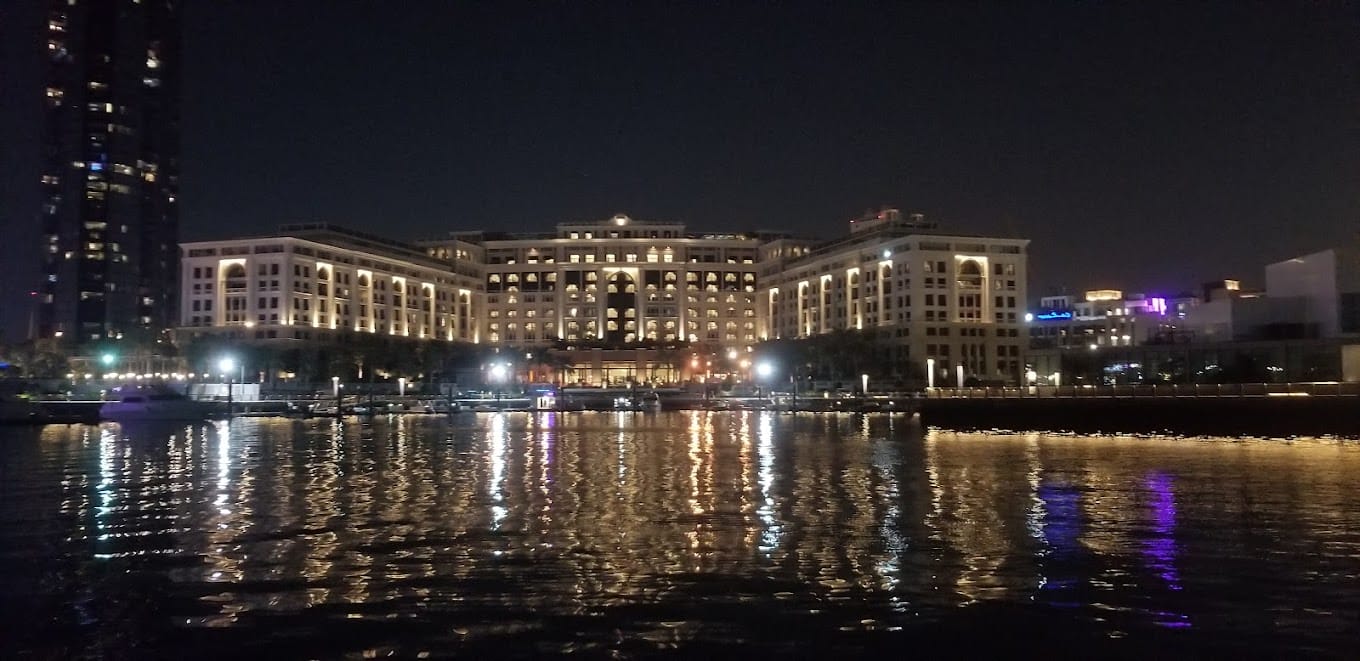 Rotana Al Jaddaf Suite